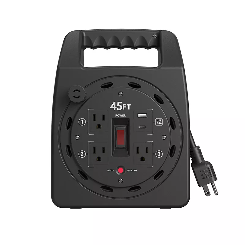 3 コンセント USB2.4a プラスチック コード リール 45 フィート (過負荷保護付き)