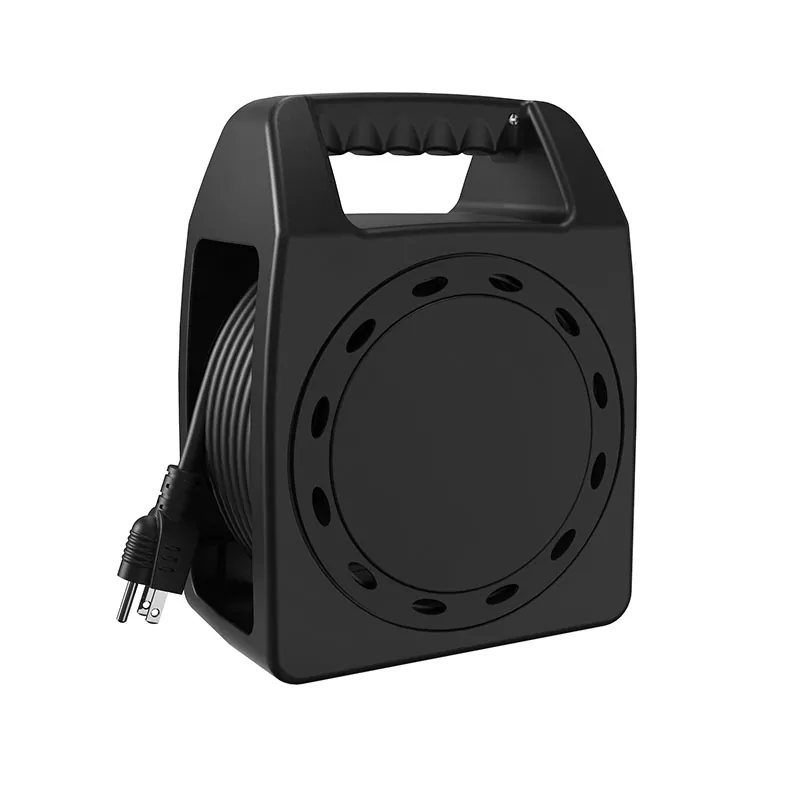 4 アウトレット プラスチック コード リール 45 フィート (過負荷保護付き)